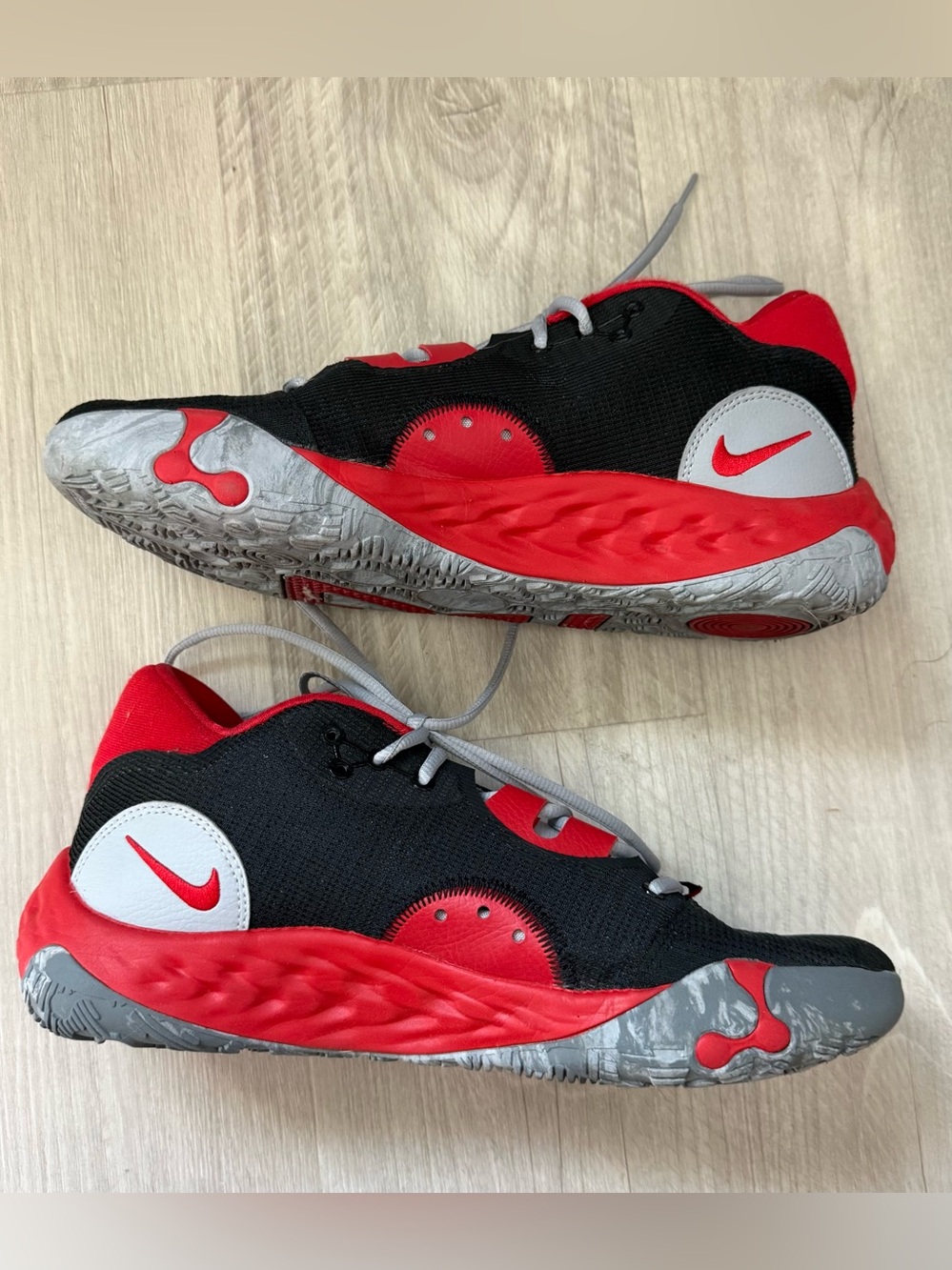 Nike PG 6
Bred